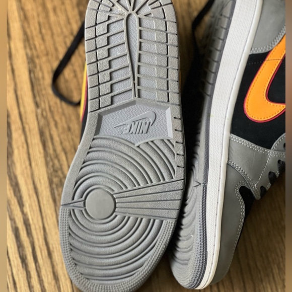 New Nike Air Jordan 1 Low SE Light Graphite Vivid Orange - Picture 4 of 10